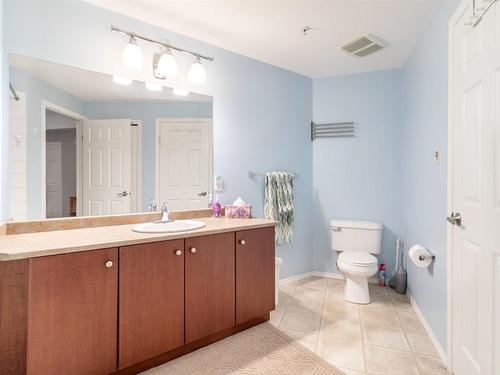 2207-1873 Country Club Drive, Kelowna, BC - Indoor Photo Showing Bathroom