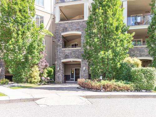 2207-1873 Country Club Drive, Kelowna, BC - Outdoor