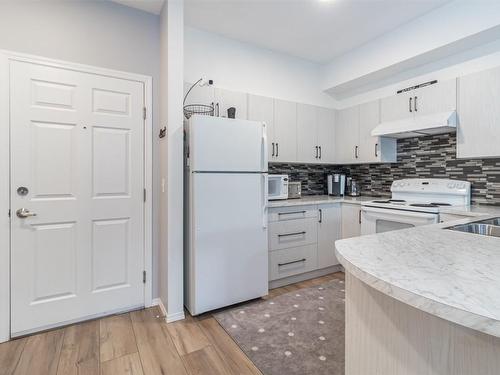 2207-1873 Country Club Drive, Kelowna, BC - Indoor Photo Showing Kitchen