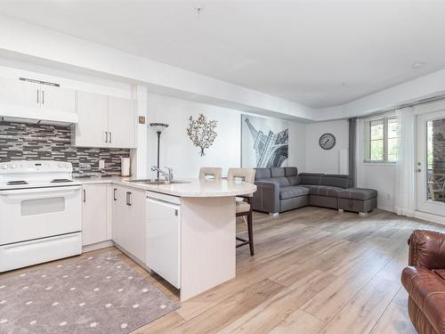 2207-1873 Country Club Drive, Kelowna, BC - Indoor Photo Showing Kitchen