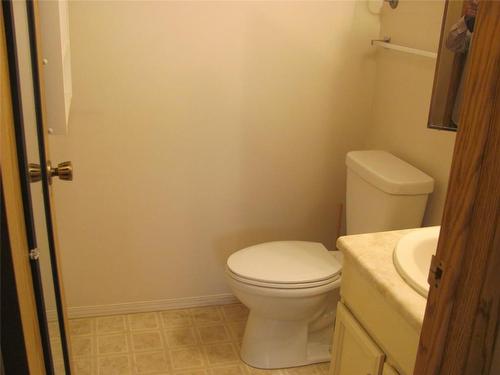 102-3608 27 Avenue, Vernon, BC - Indoor Photo Showing Bathroom