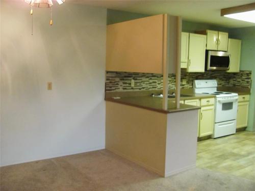 102-3608 27 Avenue, Vernon, BC - Indoor Photo Showing Kitchen