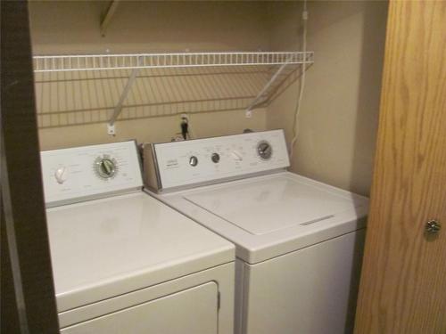 102-3608 27 Avenue, Vernon, BC - Indoor Photo Showing Laundry Room