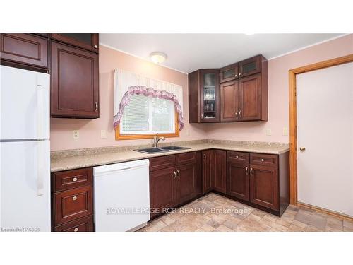 15 Brackenbury St, Grey Highlands, ON - Indoor Photo Showing Kitchen With Double Sink