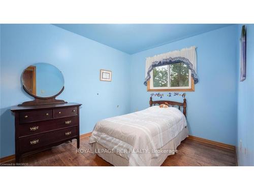 15 Brackenbury St, Grey Highlands, ON - Indoor Photo Showing Bedroom