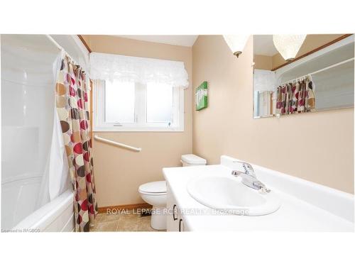 15 Brackenbury St, Grey Highlands, ON - Indoor Photo Showing Bathroom