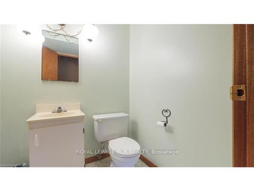 15 Brackenbury St, Grey Highlands, ON - Indoor Photo Showing Bathroom