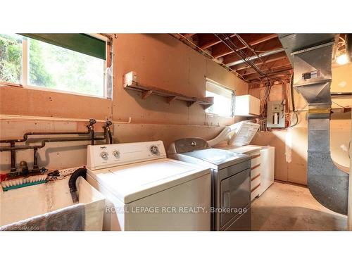 15 Brackenbury St, Grey Highlands, ON - Indoor Photo Showing Laundry Room