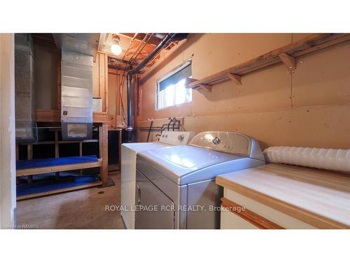 15 Brackenbury St, Grey Highlands, ON - Indoor Photo Showing Laundry Room