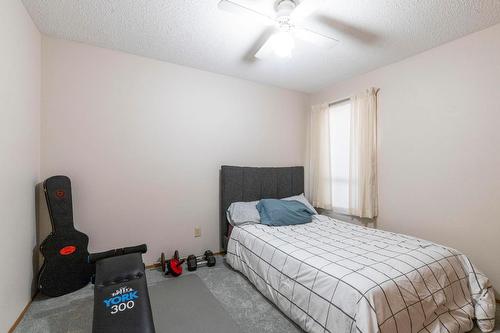 109-2085 Gordon Drive, Kelowna, BC - Indoor Photo Showing Bedroom
