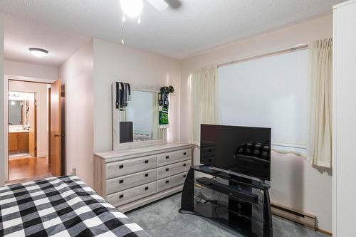 109-2085 Gordon Drive, Kelowna, BC - Indoor Photo Showing Bedroom