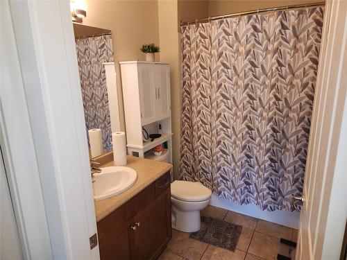 401-2532 Shoreline Drive, Lake Country, BC - Indoor Photo Showing Bathroom