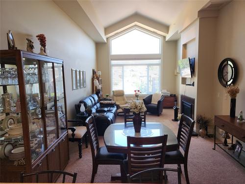 401-2532 Shoreline Drive, Lake Country, BC - Indoor Photo Showing Dining Room