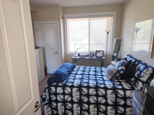 401-2532 Shoreline Drive, Lake Country, BC - Indoor Photo Showing Bedroom