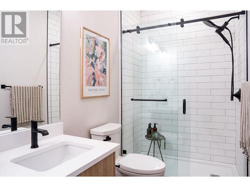 1241 Douglas Street W, Revelstoke, BC - Indoor Photo Showing Bathroom