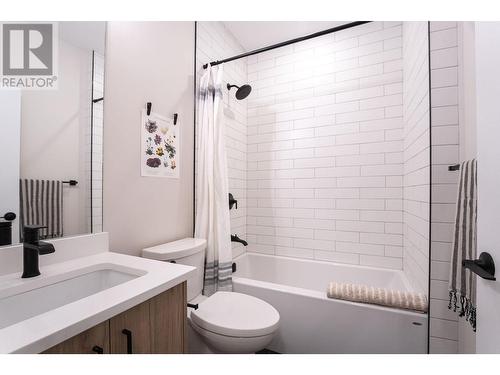 1241 Douglas Street W, Revelstoke, BC - Indoor Photo Showing Bathroom