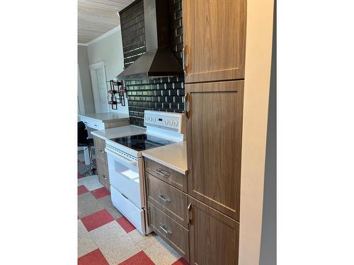 419 A Avenue, Kaslo, BC - Indoor Photo Showing Kitchen