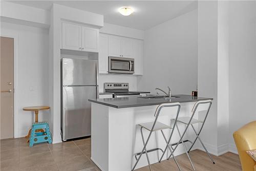 16 Concord Place|Unit #431, Grimsby, ON - Indoor Photo Showing Kitchen