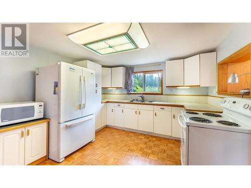 1521 Hearst Avenue, Riondel, BC - Indoor Photo Showing Kitchen With Double Sink