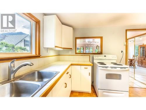 1521 Hearst Avenue, Riondel, BC - Indoor Photo Showing Kitchen With Double Sink