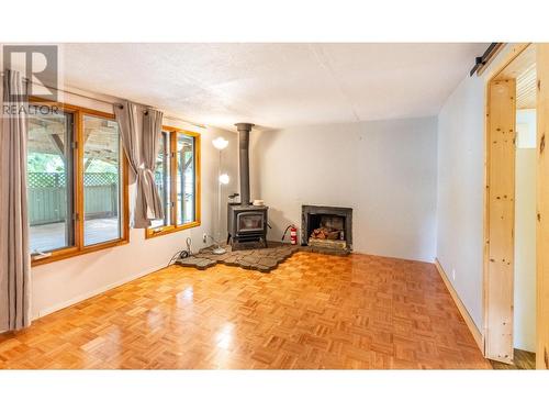 1521 Hearst Avenue, Riondel, BC - Indoor With Fireplace