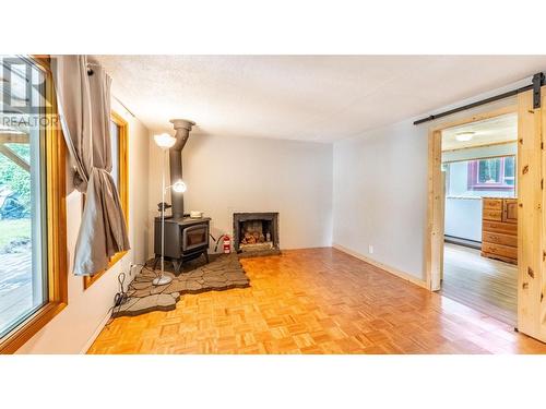 1521 Hearst Avenue, Riondel, BC - Indoor With Fireplace