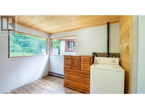 1521 Hearst Avenue, Riondel, BC - Indoor Photo Showing Laundry Room