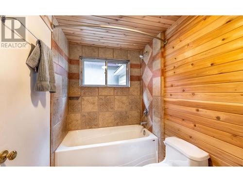 1521 Hearst Avenue, Riondel, BC - Indoor Photo Showing Bathroom