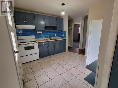 1066 Wellington St E, Sault Ste. Marie, ON - Indoor Photo Showing Kitchen With Double Sink