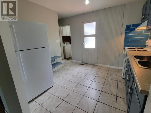 1066 Wellington St E, Sault Ste. Marie, ON - Indoor Photo Showing Kitchen