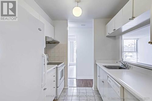 211 - 4185 Shipp Drive, Mississauga, ON - Indoor Photo Showing Kitchen