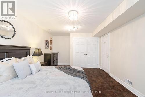 418 Tennyson Drive, Oakville, ON - Indoor Photo Showing Bedroom