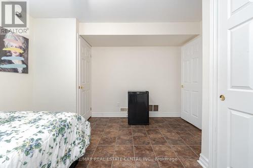 418 Tennyson Drive, Oakville, ON - Indoor Photo Showing Bedroom