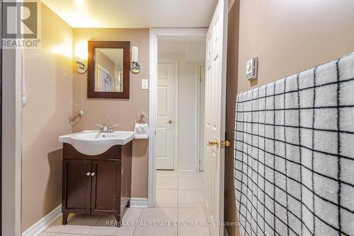 418 Tennyson Drive, Oakville, ON - Indoor Photo Showing Bathroom