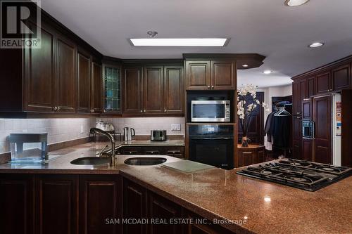 2625 Hammond Road, Mississauga (Sheridan), ON - Indoor Photo Showing Kitchen With Double Sink