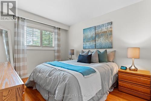 15 Laurendale Avenue, Hamilton, ON - Indoor Photo Showing Bedroom