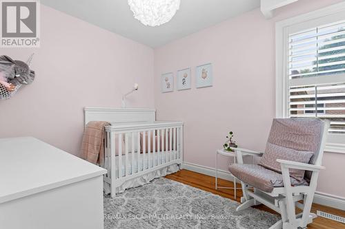 15 Laurendale Avenue, Hamilton, ON - Indoor Photo Showing Bedroom