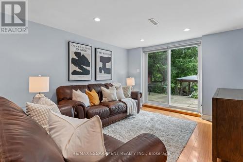 15 Laurendale Avenue, Hamilton, ON - Indoor Photo Showing Living Room