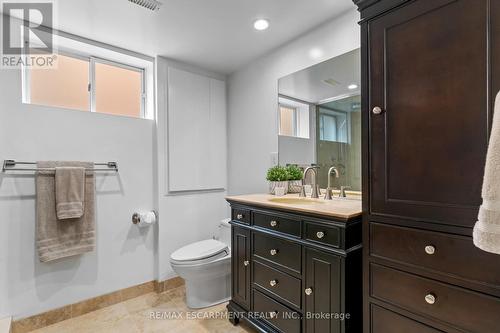 15 Laurendale Avenue, Hamilton, ON - Indoor Photo Showing Bathroom