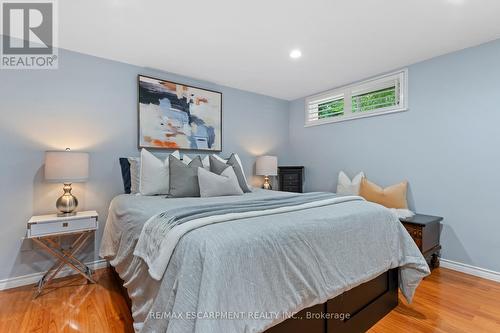 15 Laurendale Avenue, Hamilton, ON - Indoor Photo Showing Bedroom