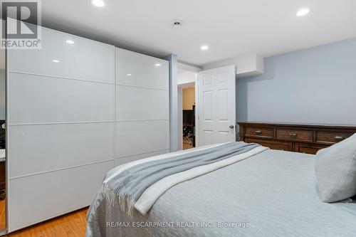 15 Laurendale Avenue, Hamilton, ON - Indoor Photo Showing Bedroom