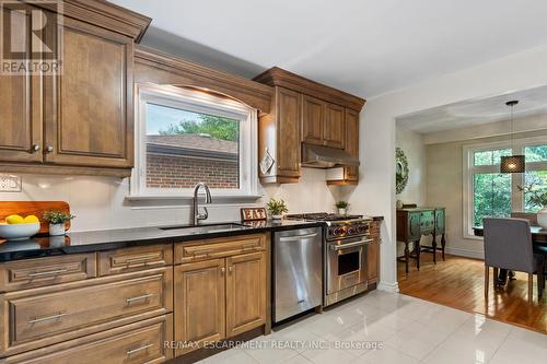 15 Laurendale Avenue, Hamilton, ON - Indoor Photo Showing Kitchen