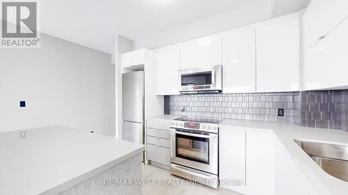 803 - 170 Water Street N, Cambridge, ON - Indoor Photo Showing Kitchen With Double Sink