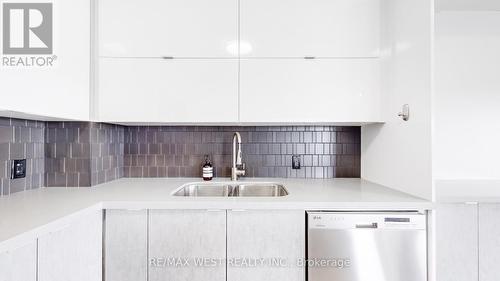 803 - 170 Water Street N, Cambridge, ON - Indoor Photo Showing Kitchen