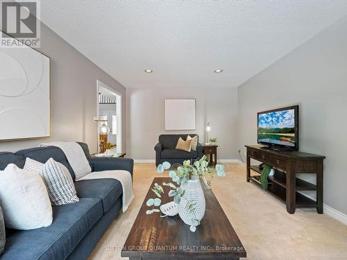 3569 Belvedere Crescent, Mississauga, ON - Indoor Photo Showing Living Room