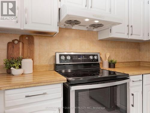 3569 Belvedere Crescent, Mississauga, ON - Indoor Photo Showing Kitchen