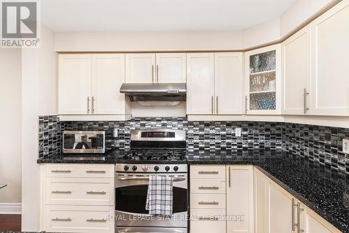 4825 Verdi Street, Burlington, ON - Indoor Photo Showing Kitchen