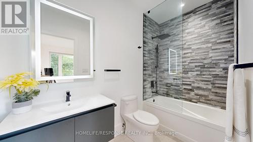 339 Pine Cove Road, Burlington, ON - Indoor Photo Showing Bathroom