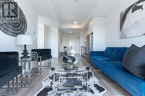 A505 - 160 Canon Jackson Drive, Toronto, ON - Indoor Photo Showing Living Room