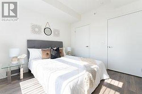 A505 - 160 Canon Jackson Drive, Toronto, ON - Indoor Photo Showing Bedroom